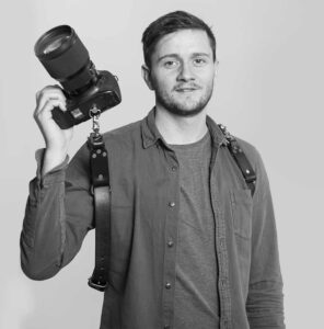 Choose a Wedding videographer fast with a 2026 checklist: style match, full film samples, reviews, red flags, plus a 10-minute shortlist plan today.